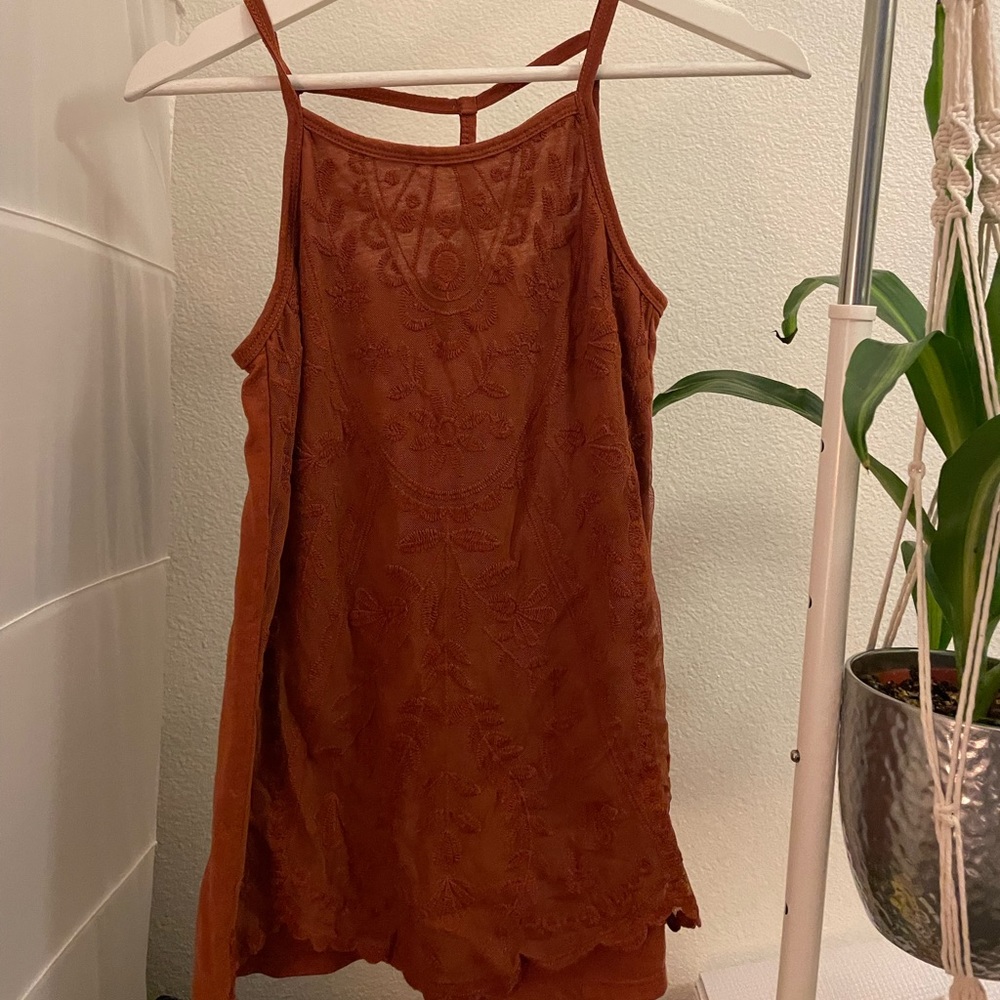 Burnt orange tank top with ruffled edge